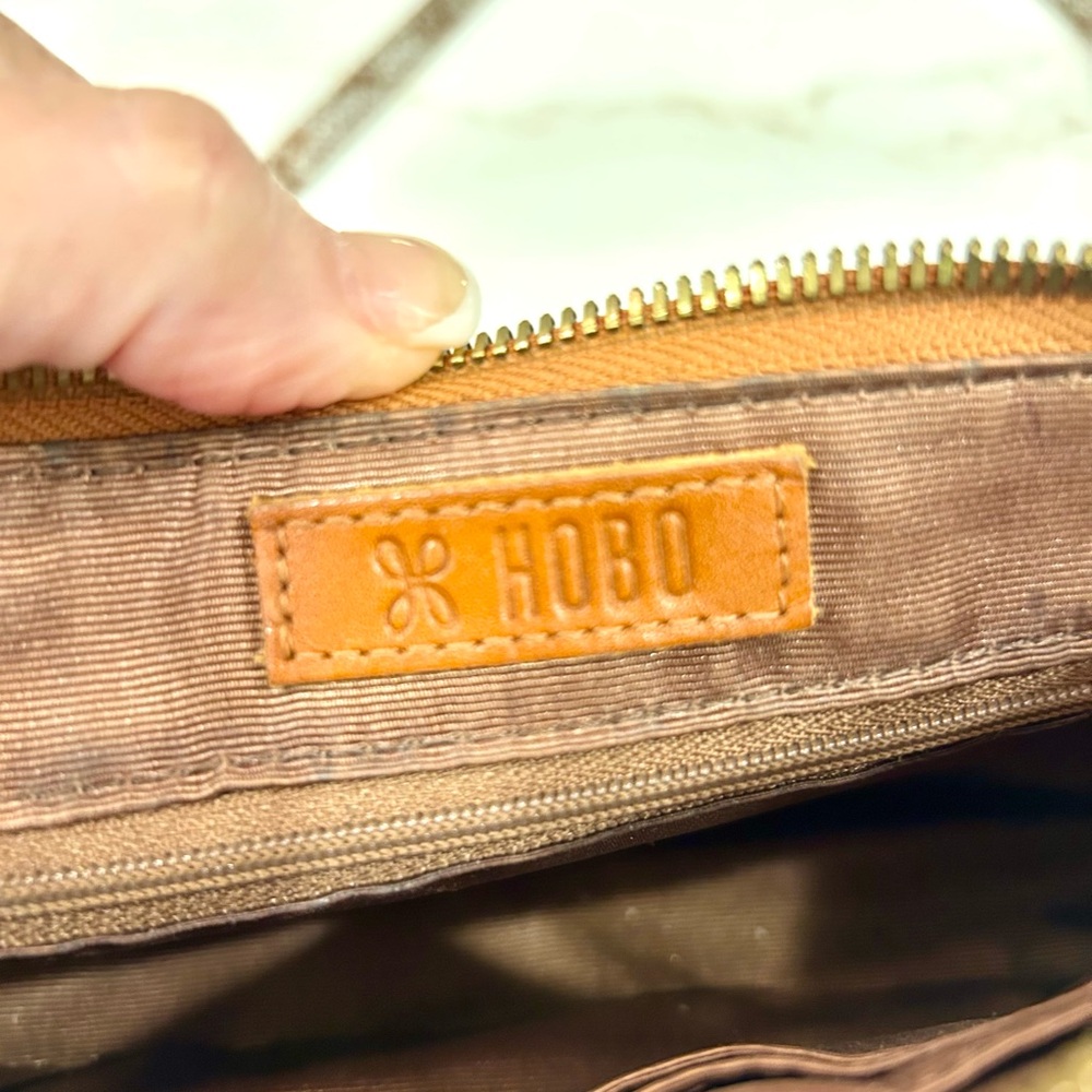 HOBO wear 3-ways Tan Leather Handbag - Picture 5 of 6